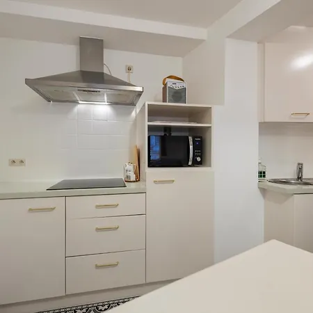 Casa Gardenia Met Garage