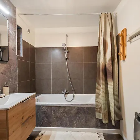 Casa Gardenia Met Garage Apartment *