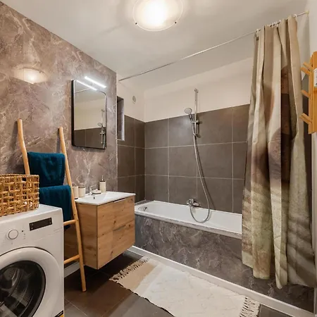 Casa Gardenia Met Garage Apartment *