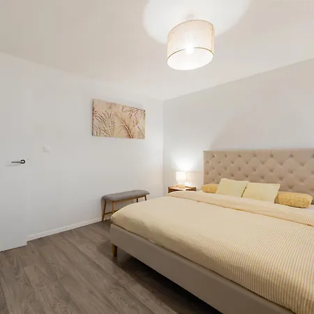 Casa Gardenia Met Garage *
